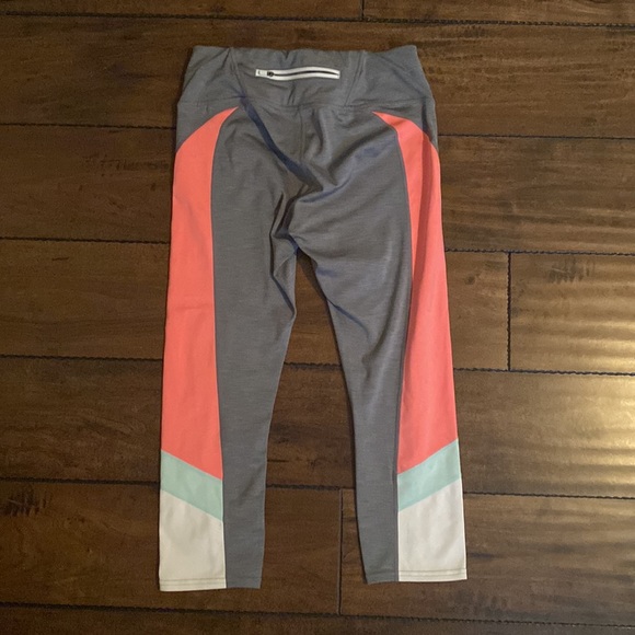 Athleta capris, like new size small - Picture 2 of 2